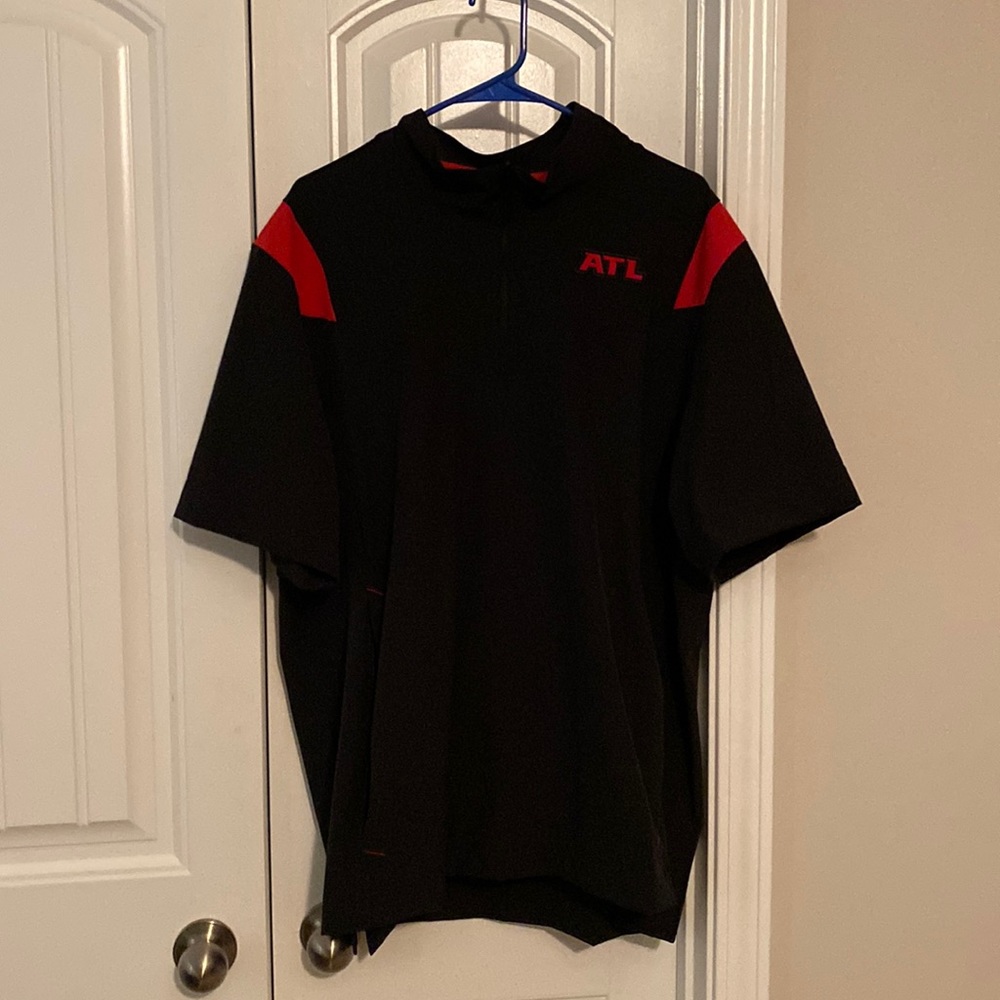 Atlanta Falcons XL Quarter Zip training top.
